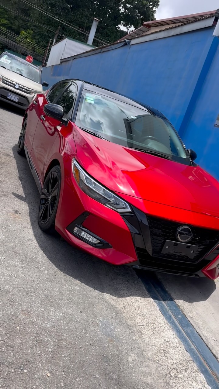 Nissan Sentra: rojo candy y pulido en GyG Automotriz