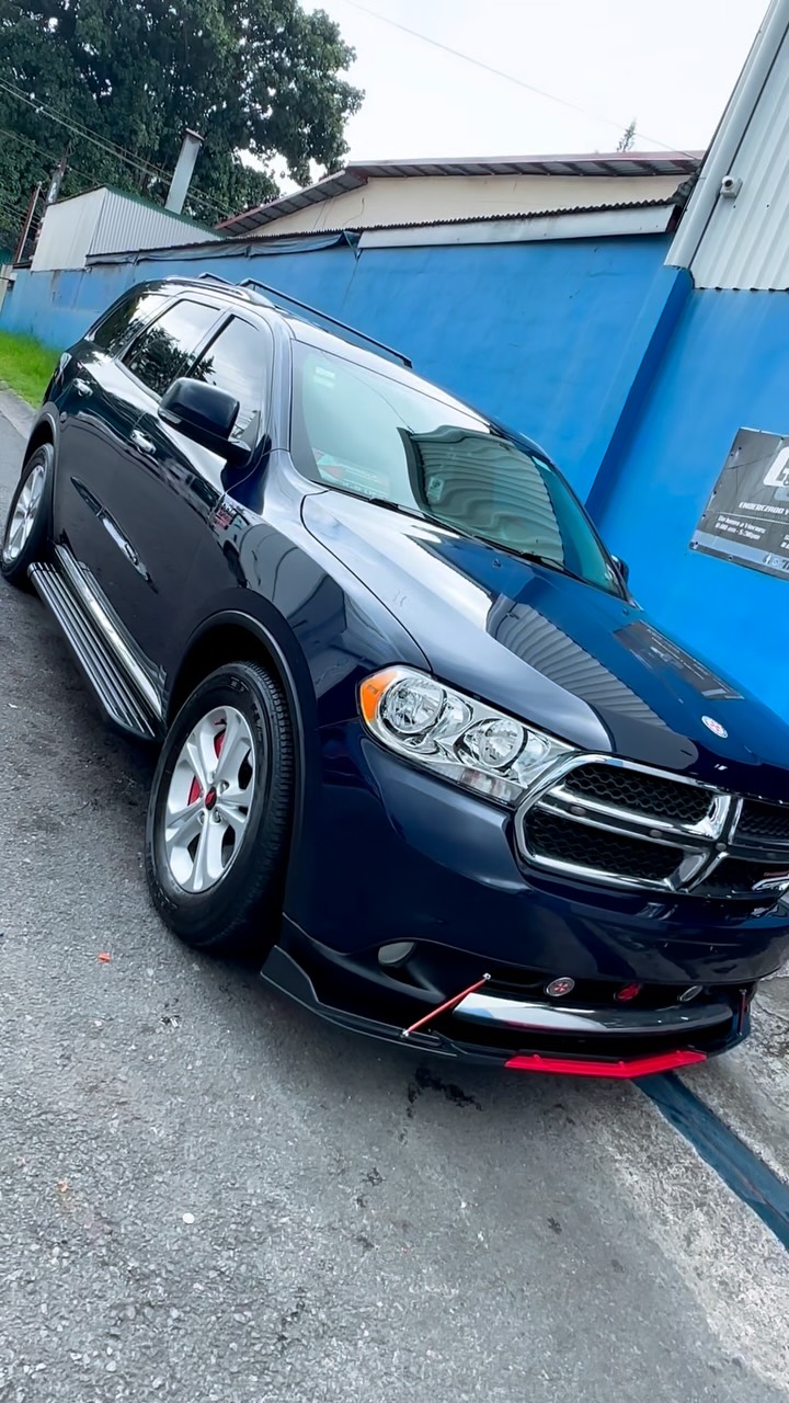 Dodge: pintura total y aros en GyG Automotriz