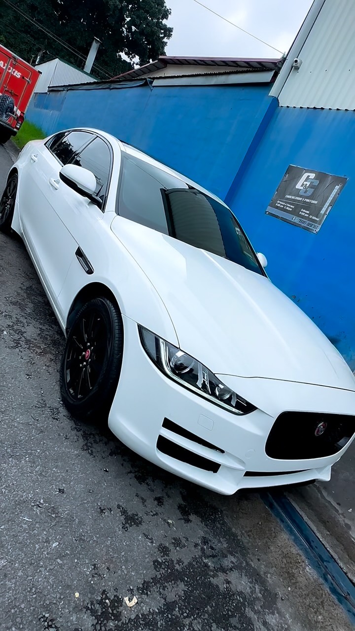 Jaguar: pintura, black out y pulido en GyG Automotriz